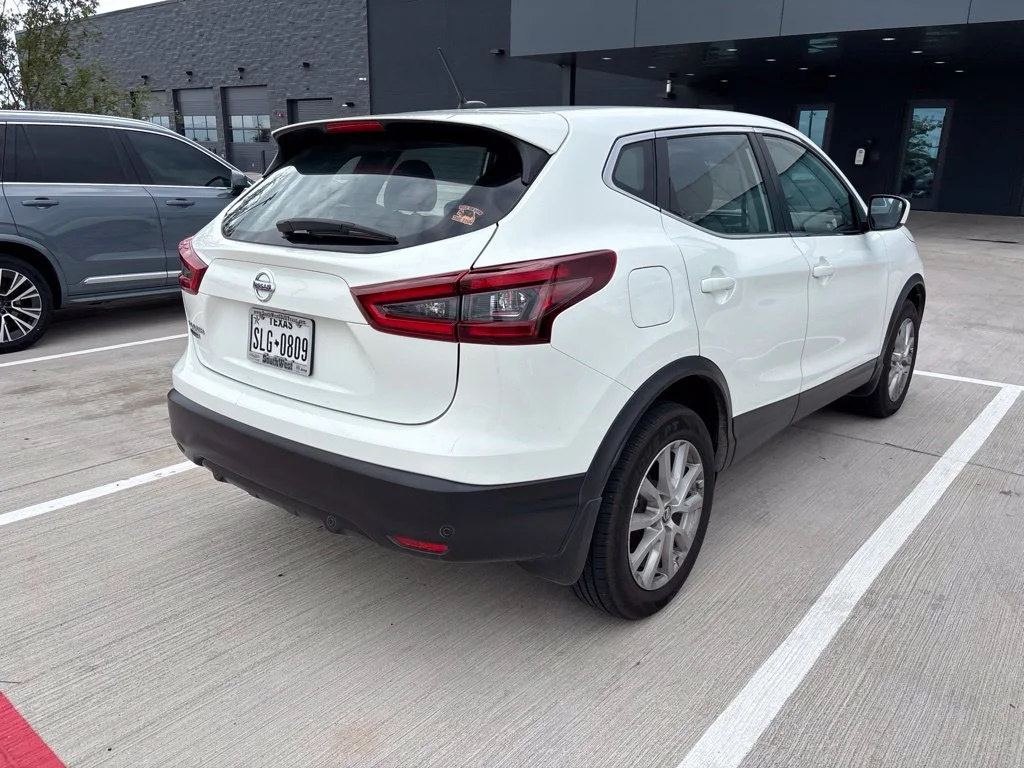 Used 2021 White Nissan S image 3