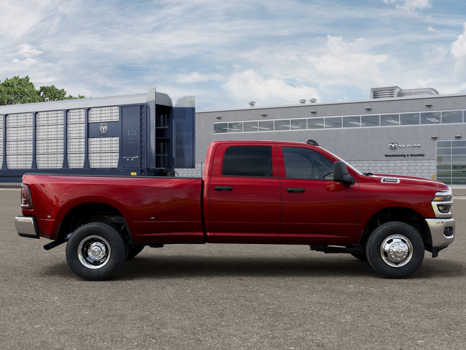 New 2026 Molten Red Pearl-Coat Exterior Paint RAM TRADESMAN image 12
