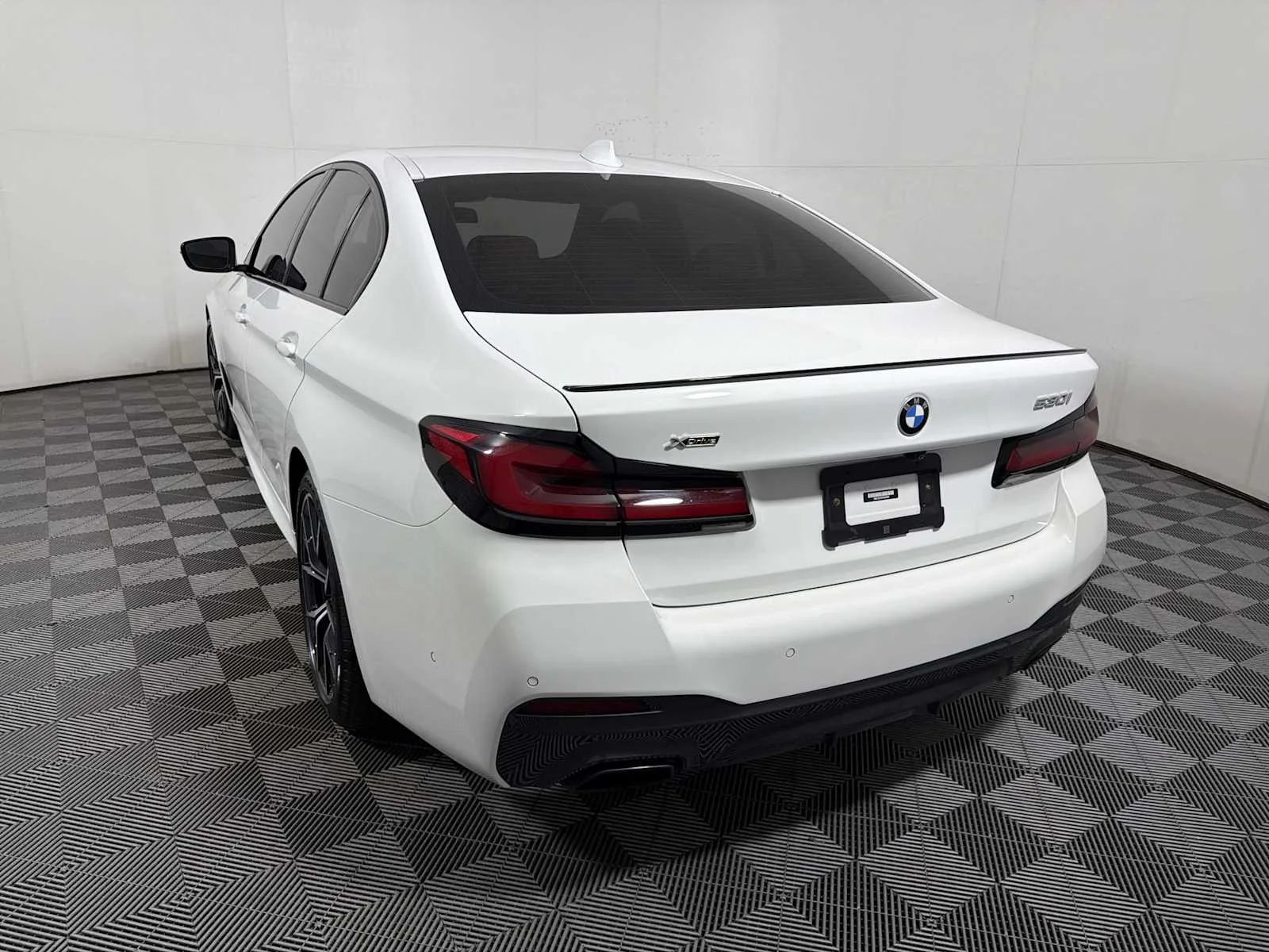 2023 BMW 5 Series 530i - Photo 5