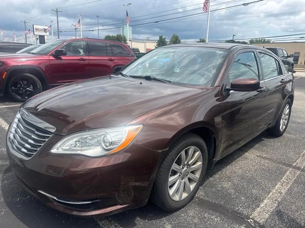 Used 2013 Beige Chrysler Touring image 7