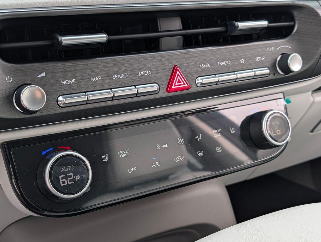 New 2026 Gray Hyundai Blue SEL 8P image 27