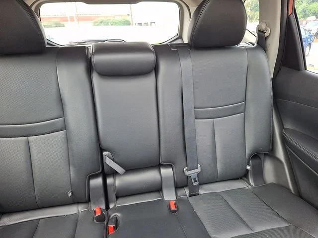 Used 2015 Red Nissan SL image 20