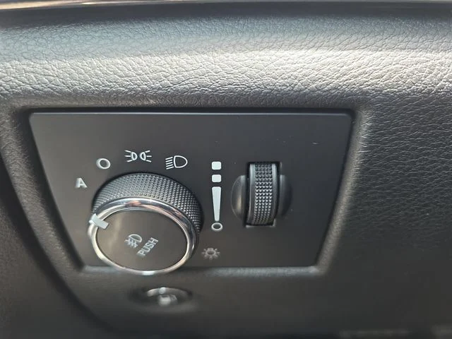 Used 2018 Silver Jeep Overland image 26