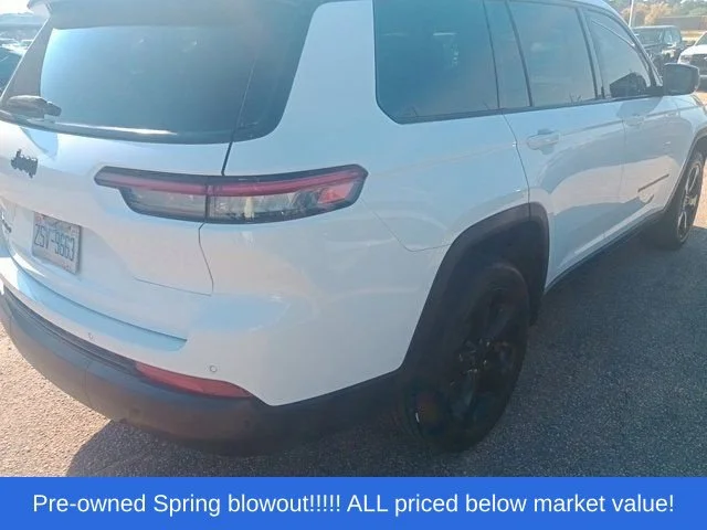 Used 2023 White Jeep Altitude image 13