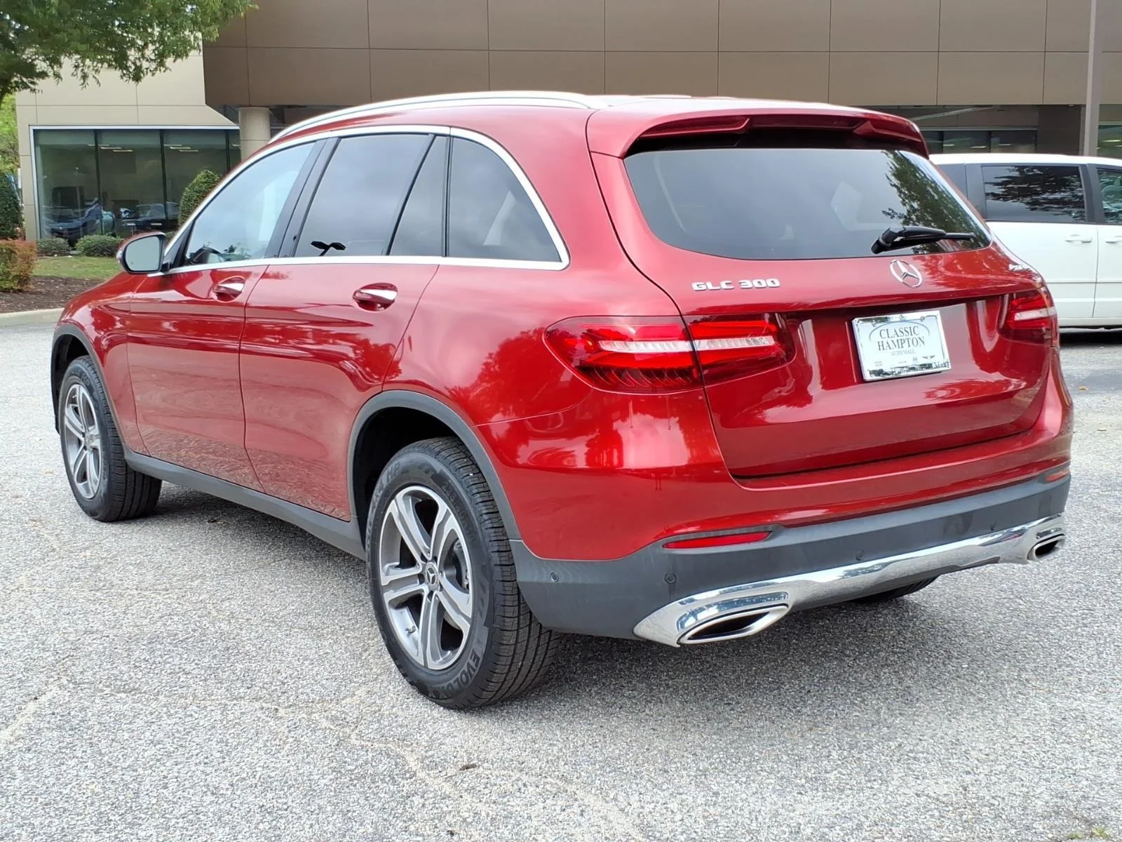 Used 2018 designo Cardinal Red Metallic Mercedes-Benz GLC 300 image 10