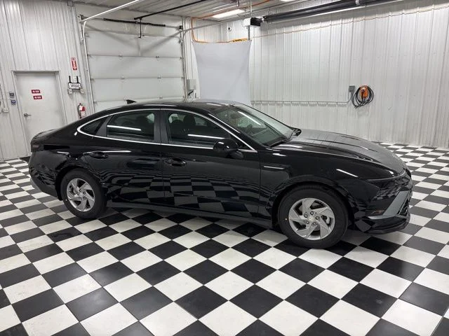 Used 2026 Black Hyundai SE image 2