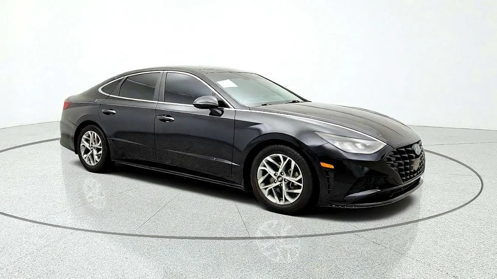 Used 2022 Phantom Black Hyundai SEL 2.5L w/ Convenience Pkg, Panoramic Sunroof & Digital Cluster image 3