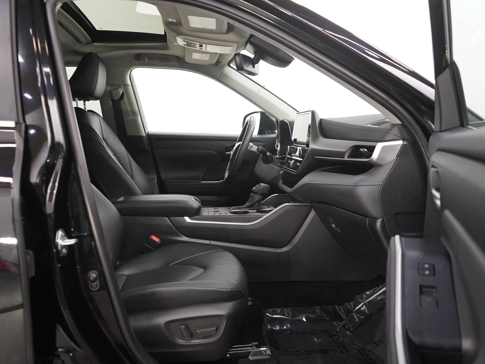 Used 2025 Black Toyota Hybrid XLE AWD (Natl) image 11