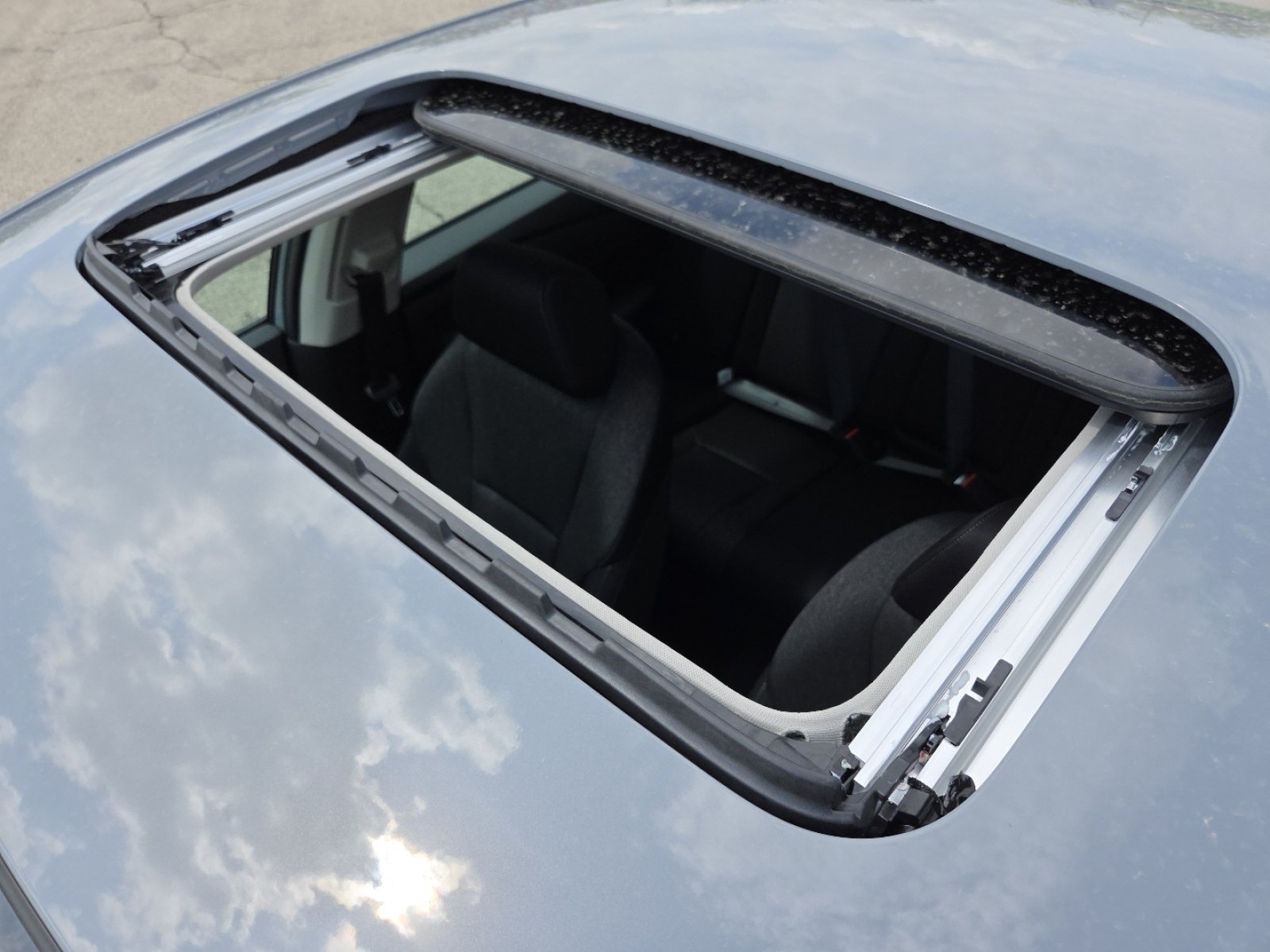 New 2026 Urban Gray Pearl Honda SE image 3