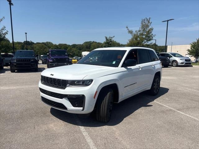 New 2026 Bright White Clear-Coat Exterior Paint Jeep Limited Reserve image 5