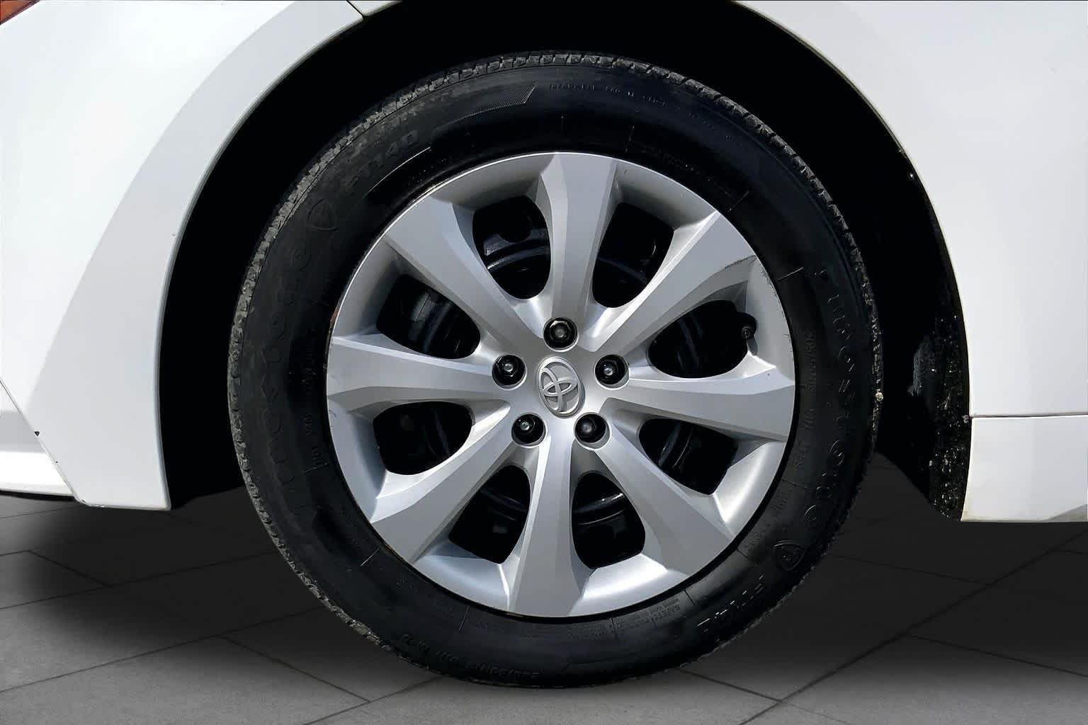 Used 2024 Ice Cap Toyota LE image 11