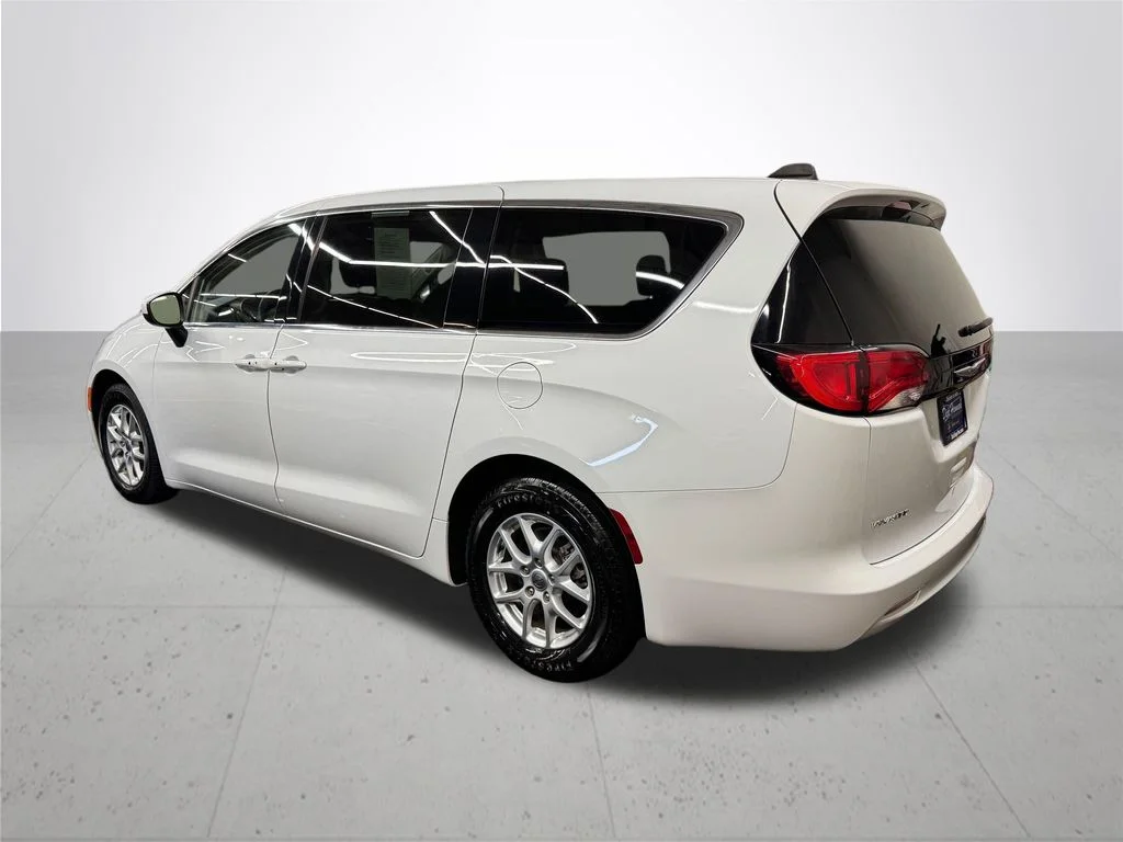 Used 2023 White Chrysler LX image 4