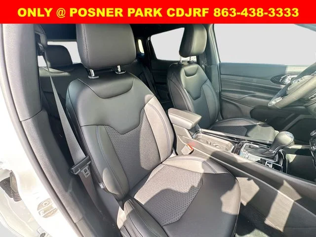 New 2026 Bright White Clear-Coat Exterior Paint Jeep Latitude image 28