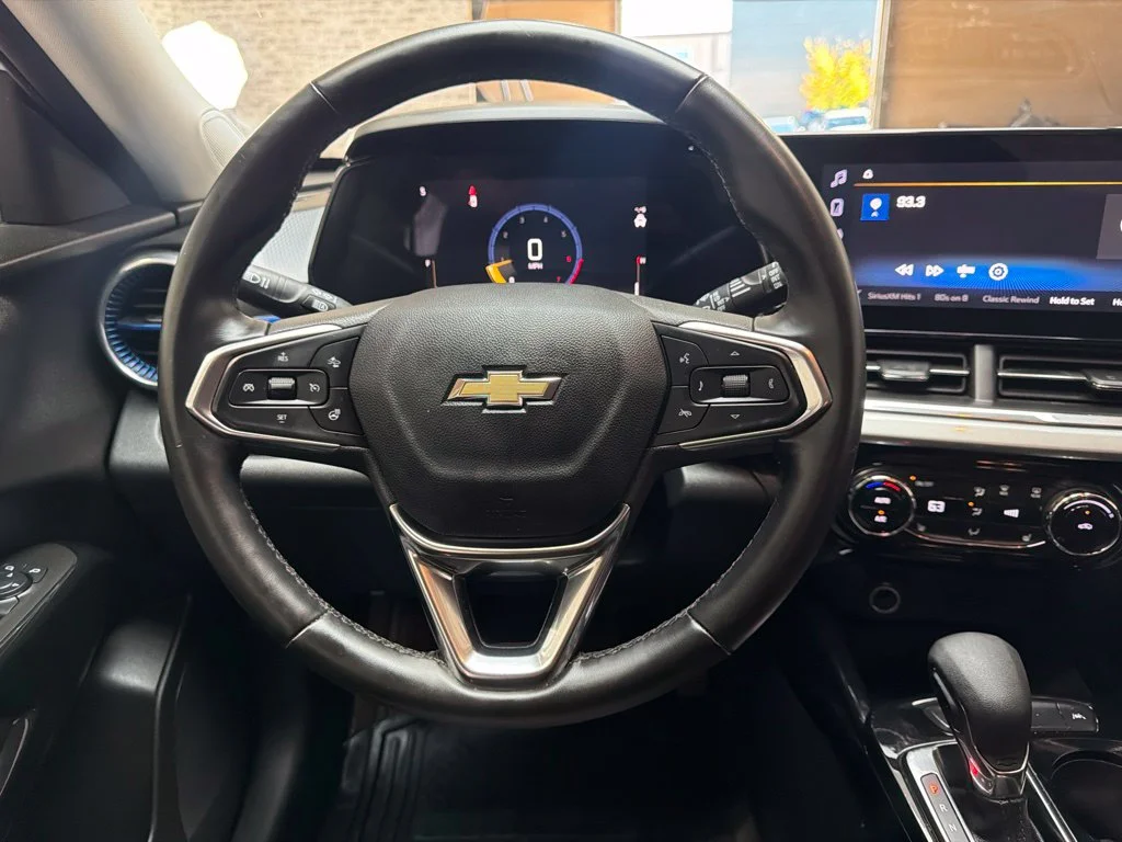 Used 2025 Summit White Chevrolet LT image 24