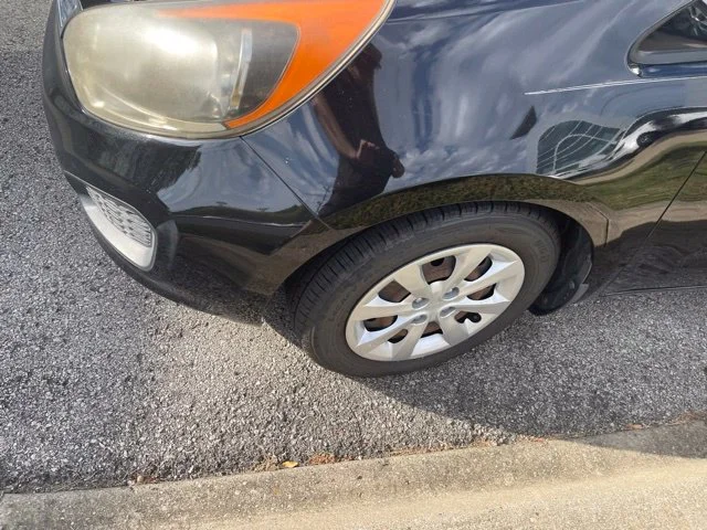 Used 2012 Black Kia EX image 5