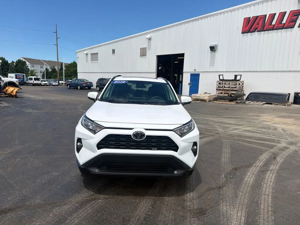 Used 2019 White Toyota XLE image 2