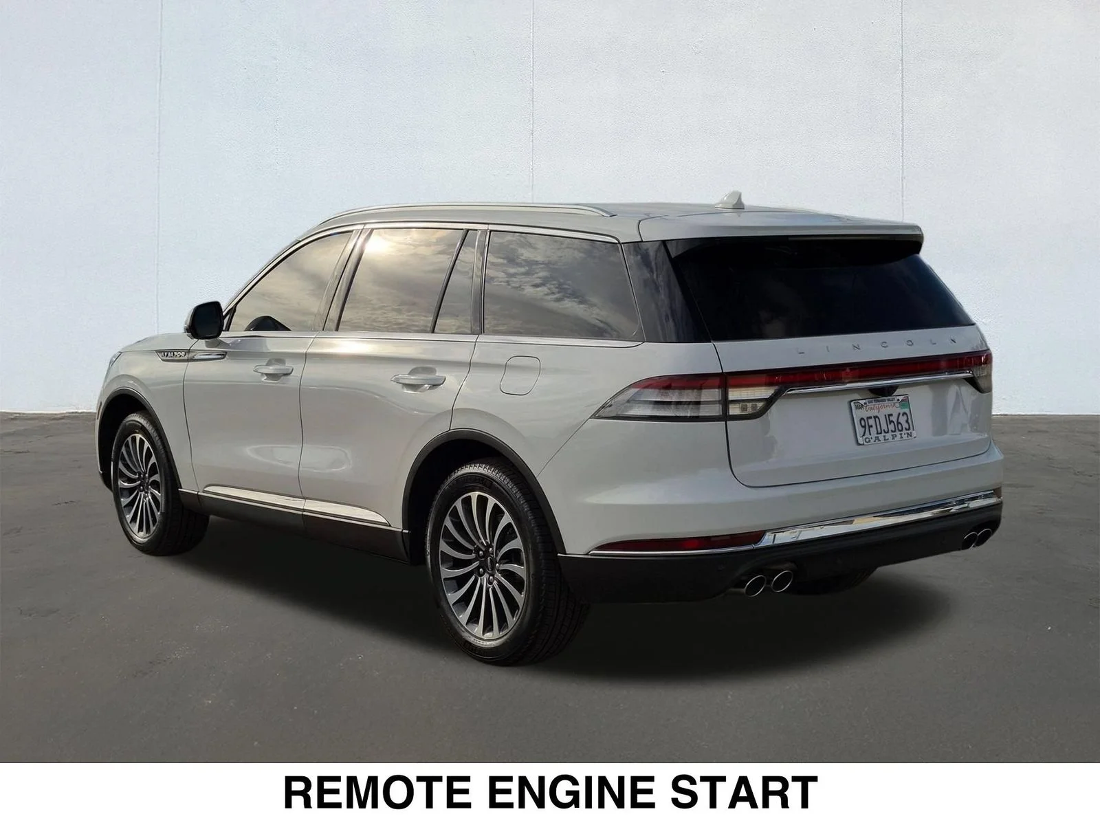 Used 2023 White Lincoln Reserve image 7