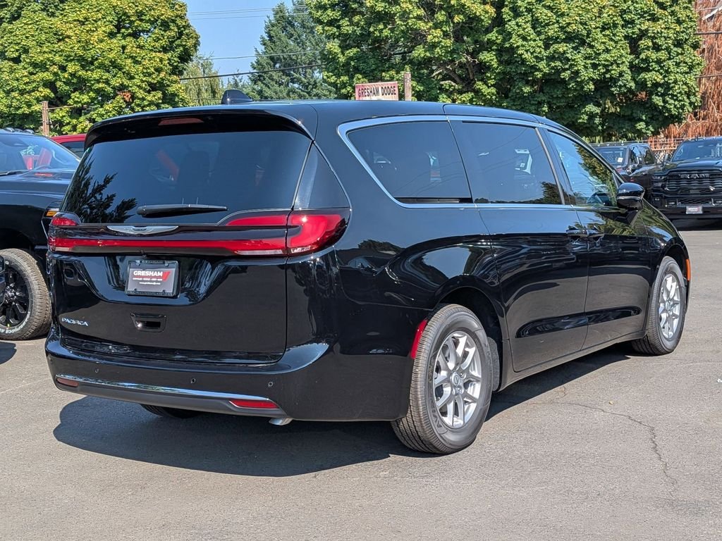 2026 Chrysler Pacifica Select - Photo 7