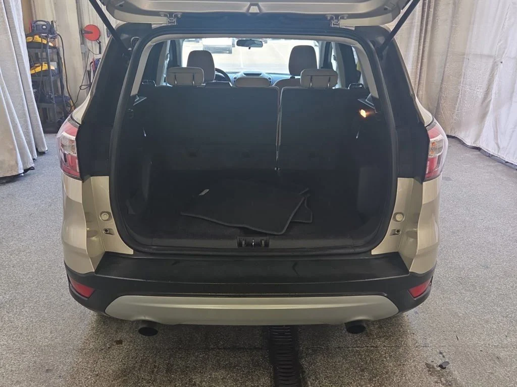 Used 2018 Ford Escape SE with VIN 1FMCU9GD5JUB53767 for sale in Marion, IA
