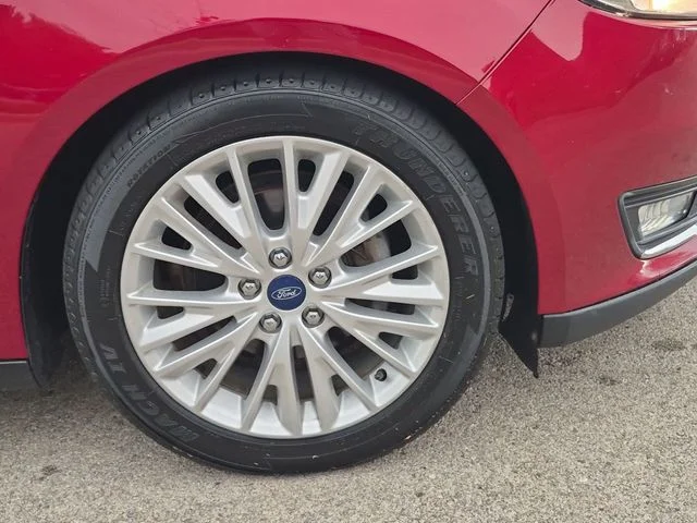Used 2015 Red Ford Titanium image 9