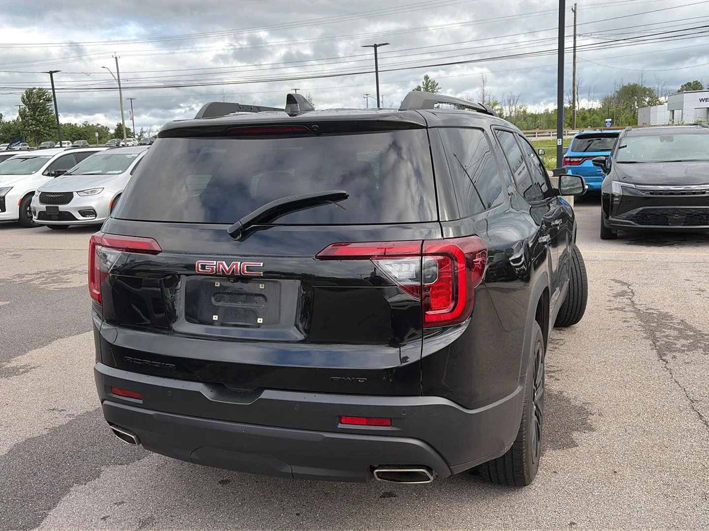 Used 2022 Ebony Twilight Metallic GMC SLE image 2