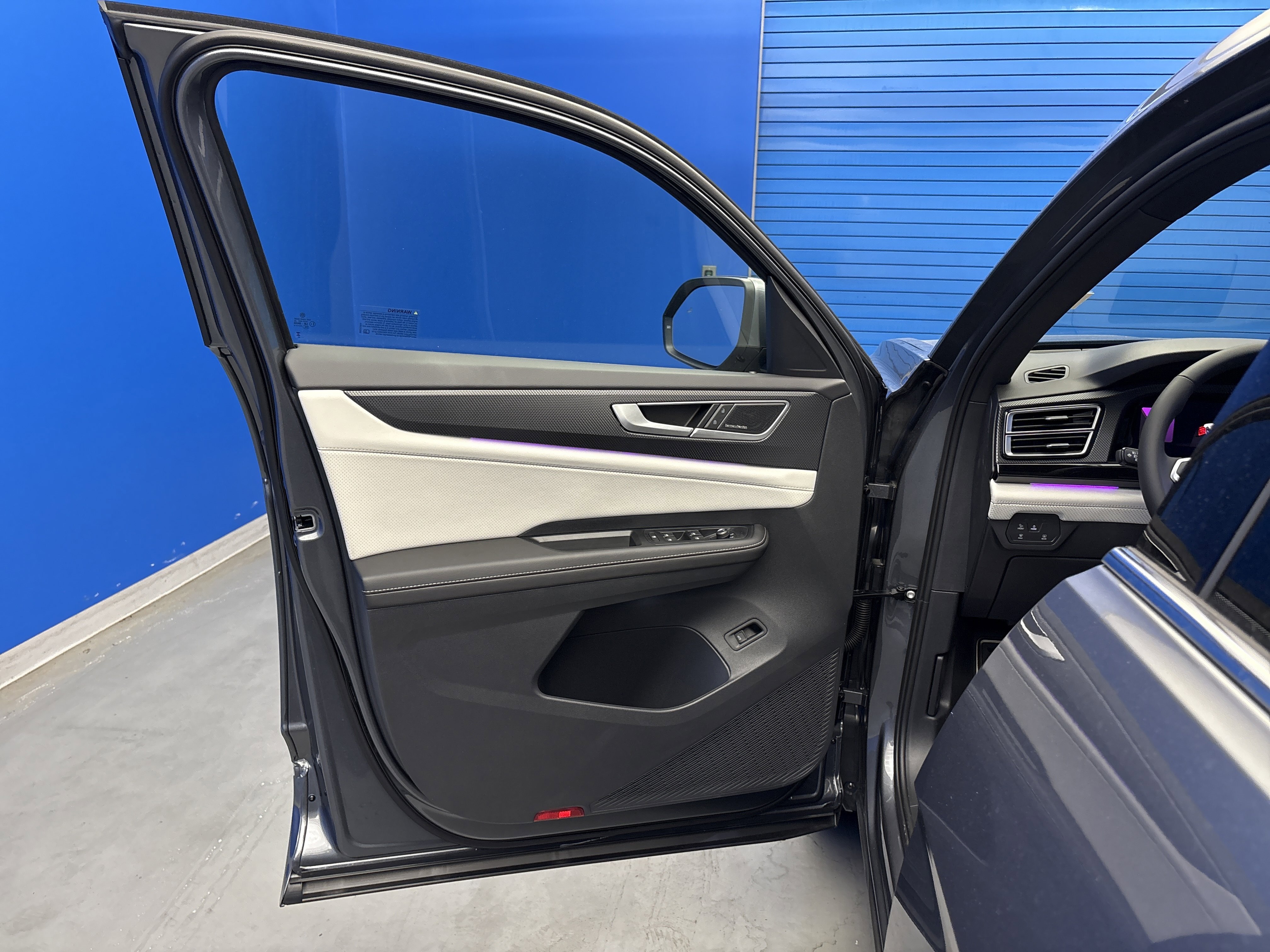 2025 Volkswagen Atlas Cross Sport SEL Premium R-LINE - Photo 9