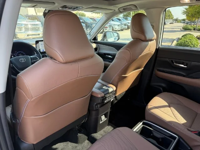 Certified Used 2025 WIND CHILL PEARL Toyota Platinum image 28