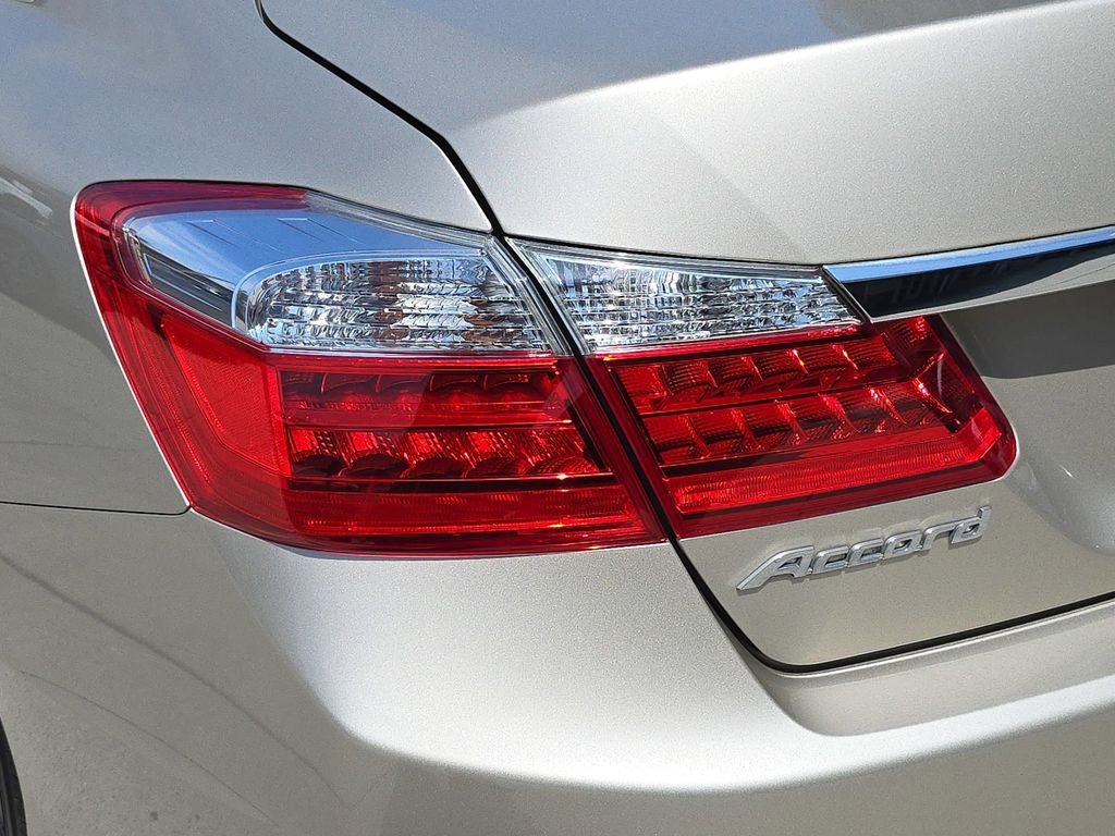 Used 2015  Honda EX-L image 35