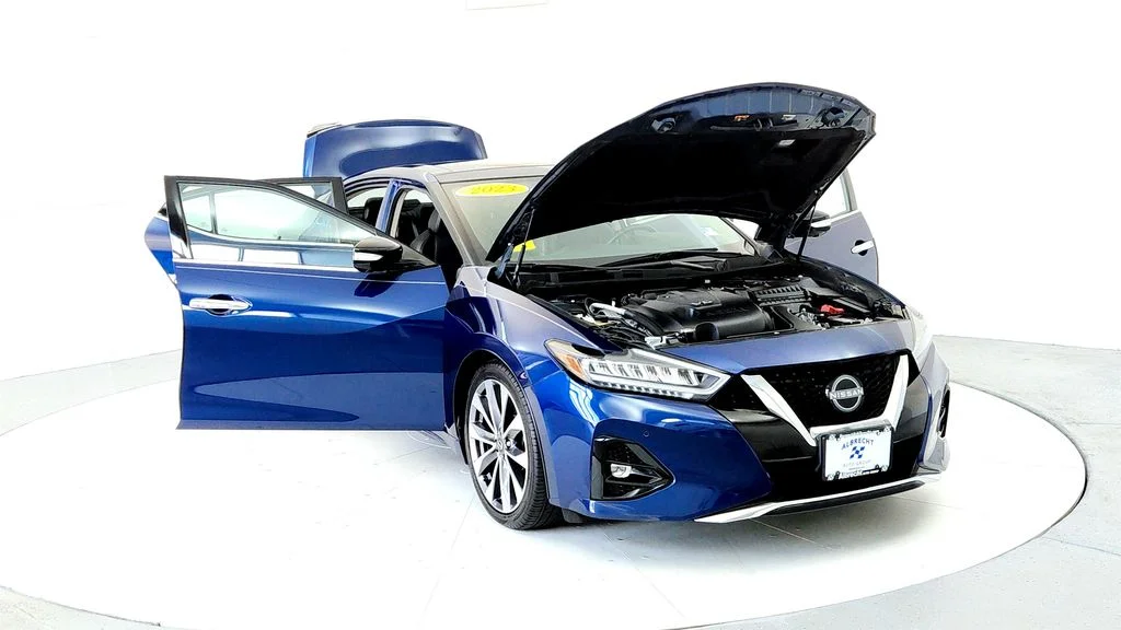 Used 2023 Blue Nissan Platinum image 9