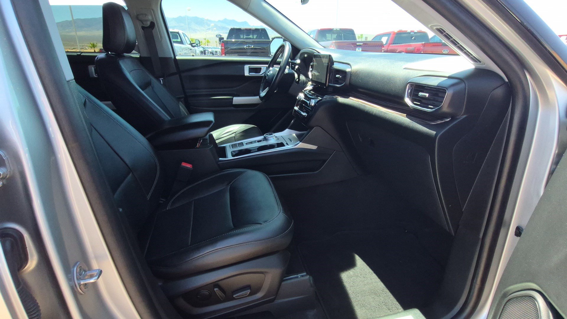 Used 2023 Silver Metallic Ford Limited image 30
