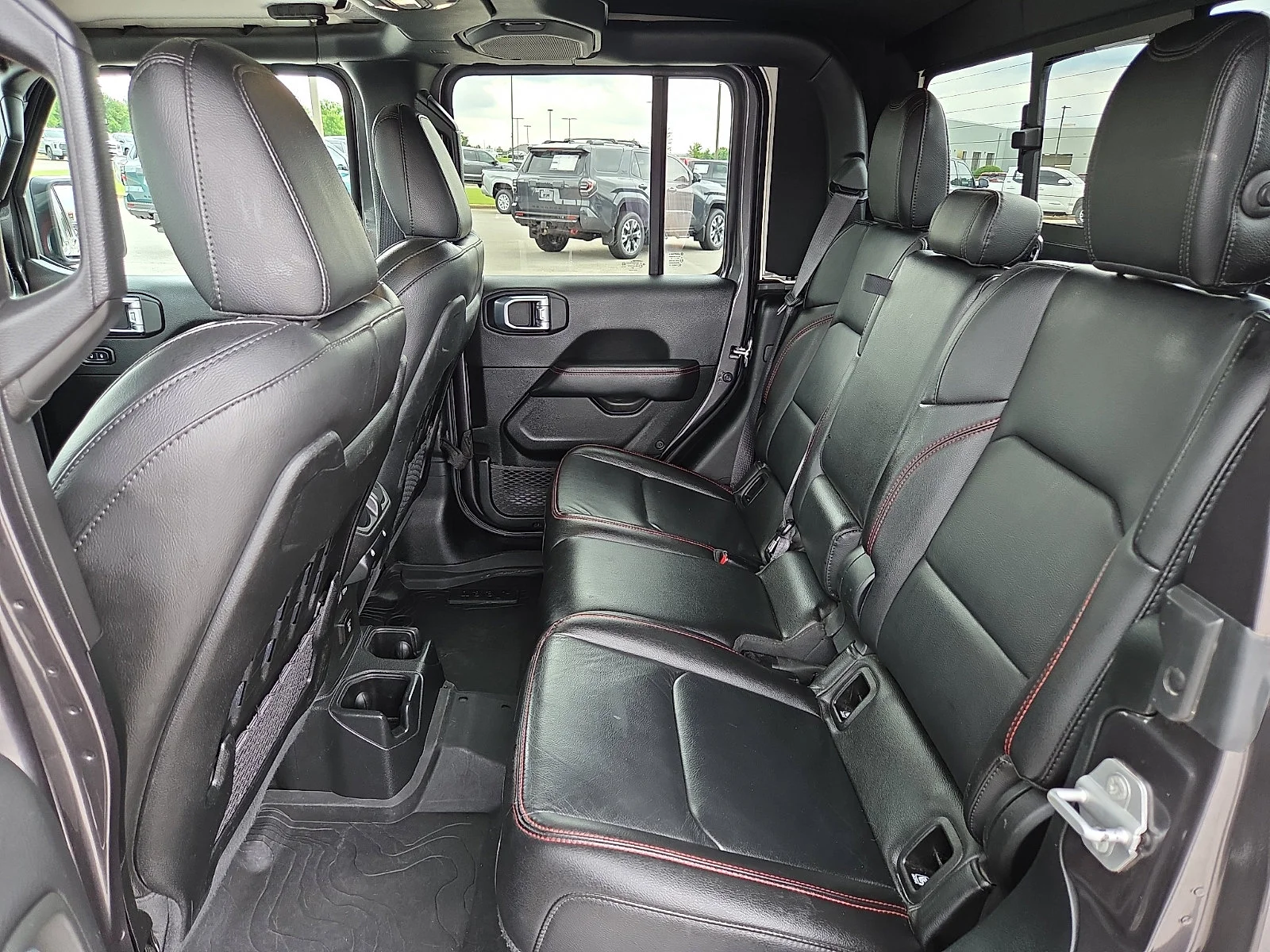 Used 2022 Granite Crystal Metallic Clearcoat Jeep Rubicon image 10