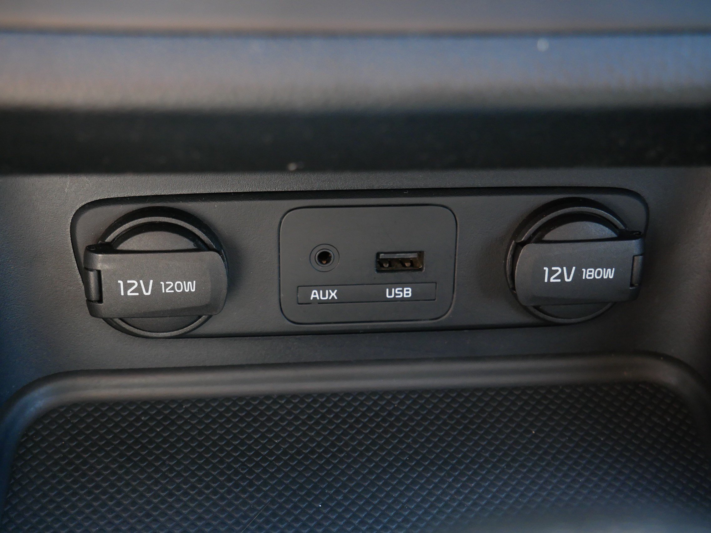 Used 2015 Mineral Silver Kia LX image 32