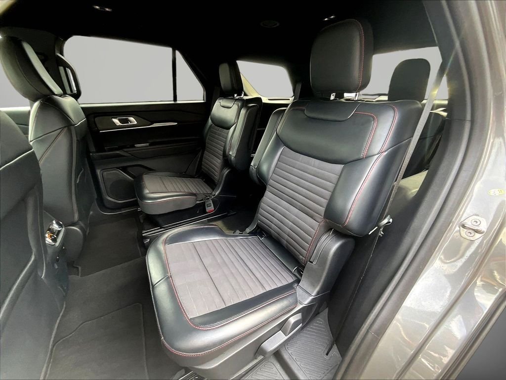 Used 2025 Gray Ford ST-Line image 23