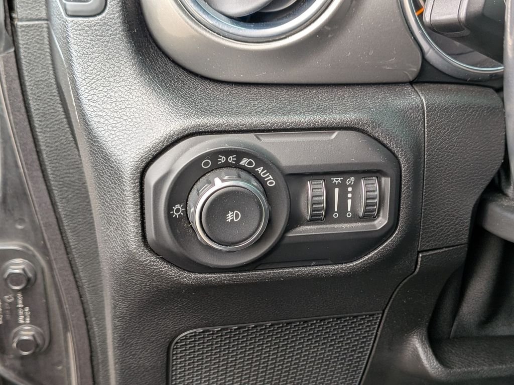 Used 2021 Gray Jeep Unlimited Sahara image 18