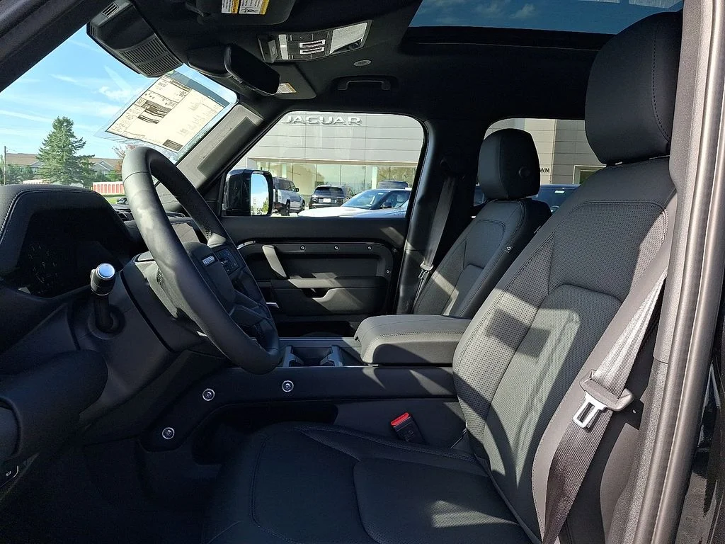New 2026 Santorini Black Land Rover S image 9