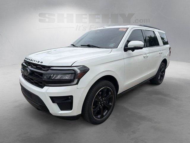 Used 2023 White Ford Limited image 16