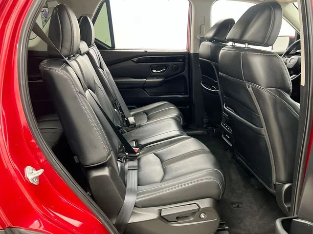 Used 2023 Red Honda EX-L image 17
