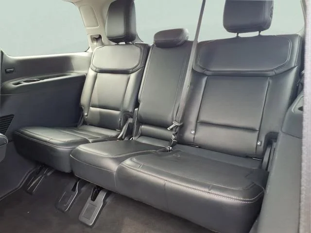 Used 2025  Ford Platinum image 21