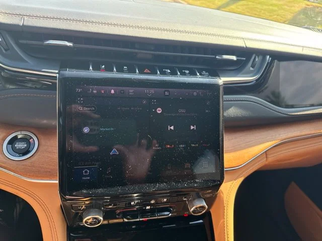 Used 2023 Silver Jeep Summit image 9