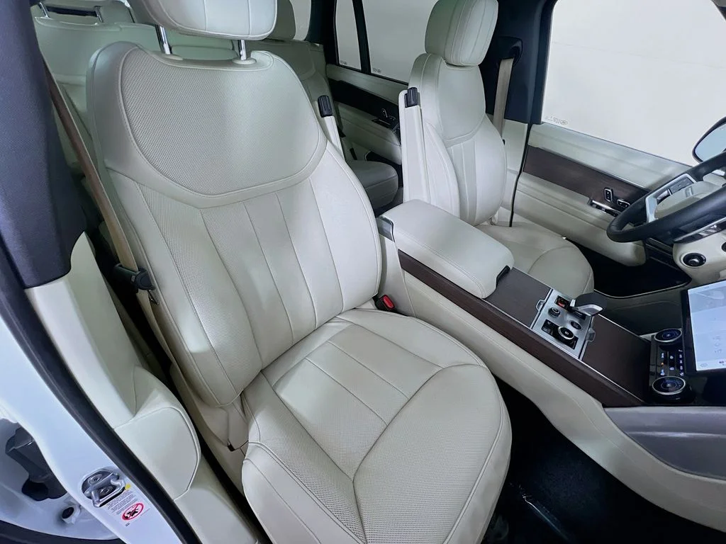 Used 2023 Fuji White Land Rover SE image 31
