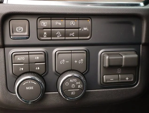 2026 Chevrolet Suburban High Country - Photo 14