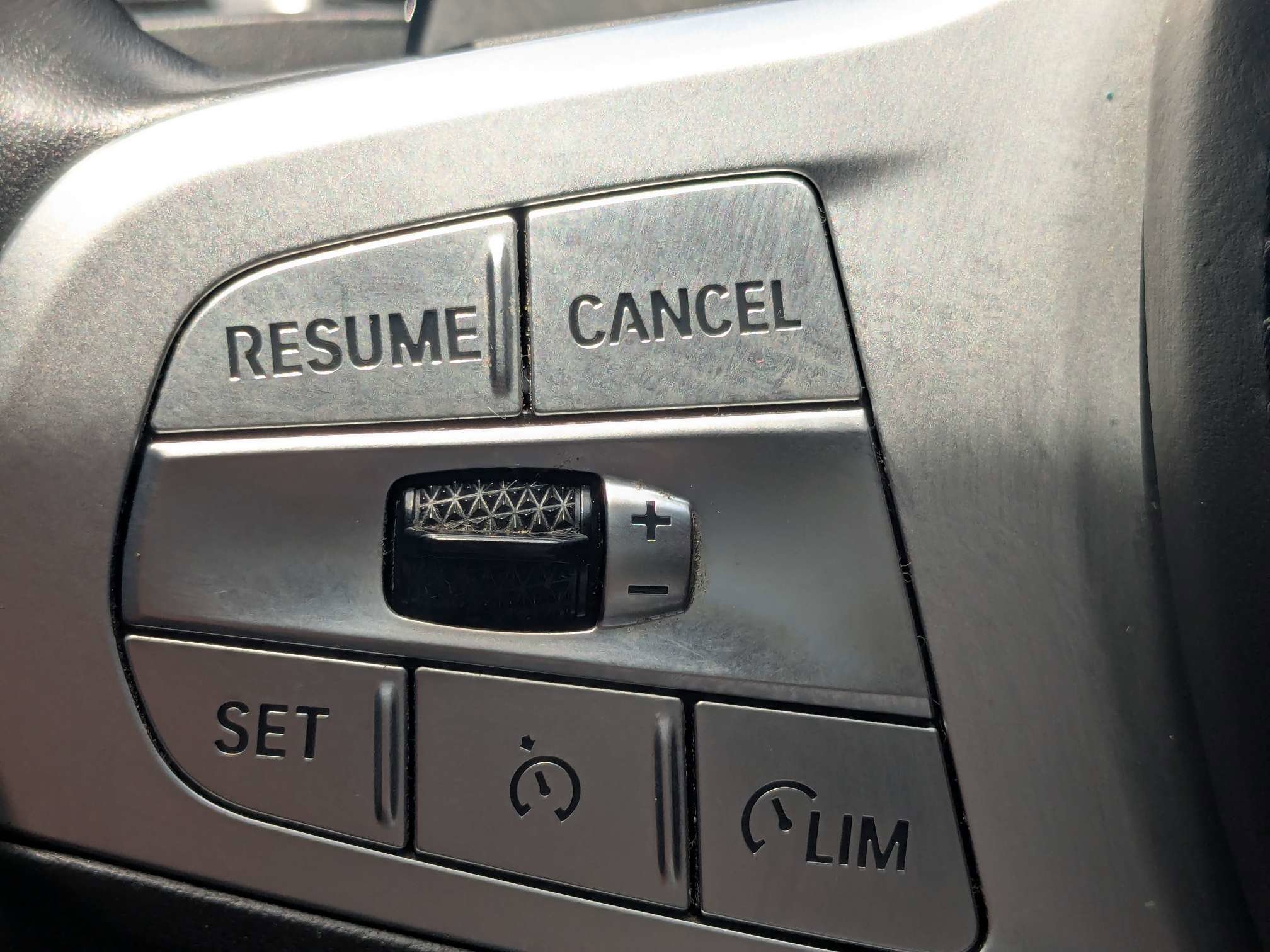 Used 2022 Alpine White BMW 750i xDrive image 32