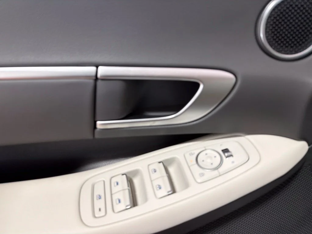 New 2027 Serenity White Hyundai SEL Sport image 21