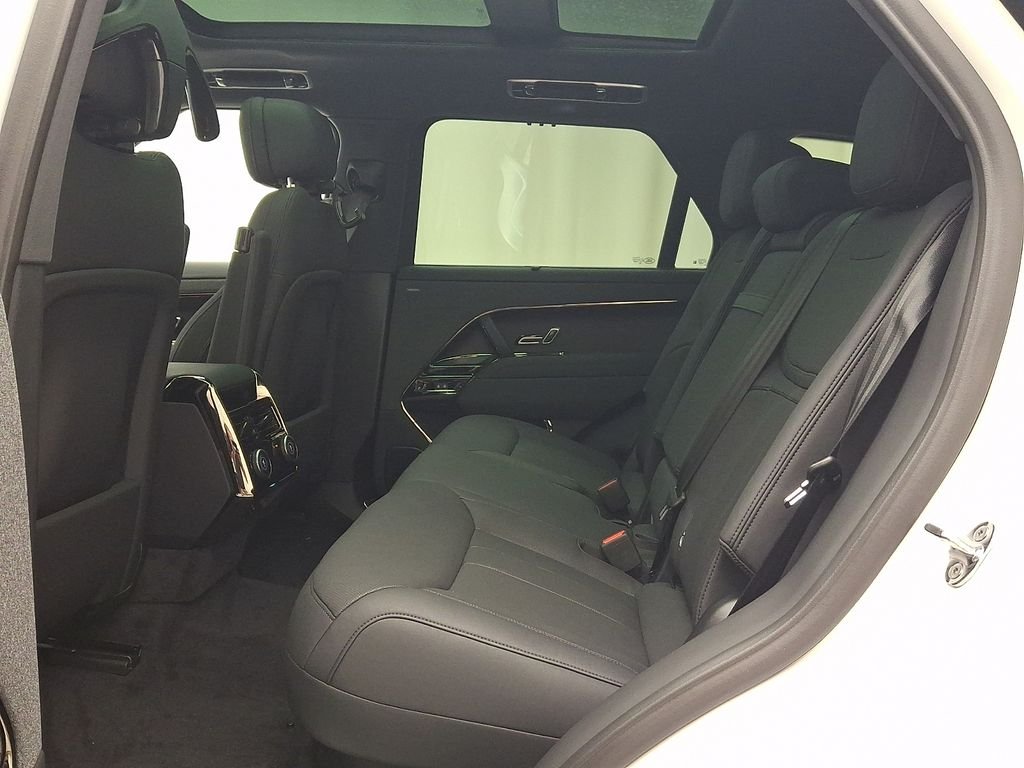 New 2026 Ostuni Pearl White Land Rover Dynamic SE image 6