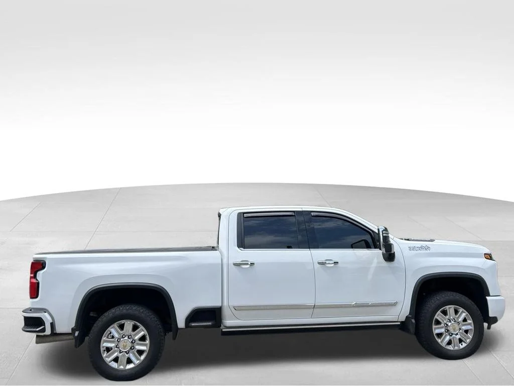 Used 2024 Summit White Chevrolet High Country image 7