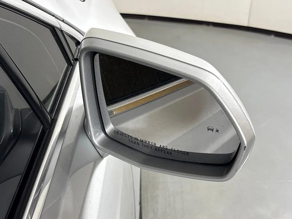 Used 2018 Silver Cadillac Premium Luxury image 17