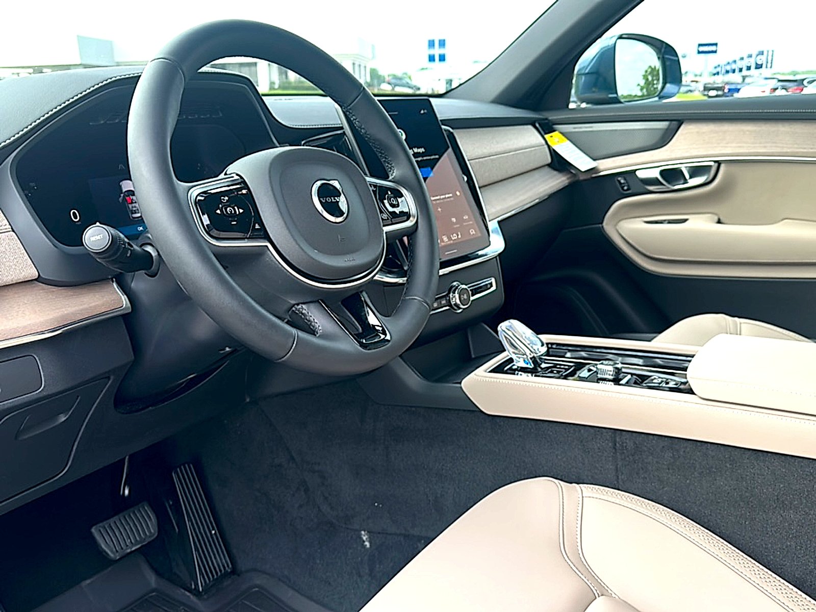 2026 Volvo XC90 Plus - Photo 9