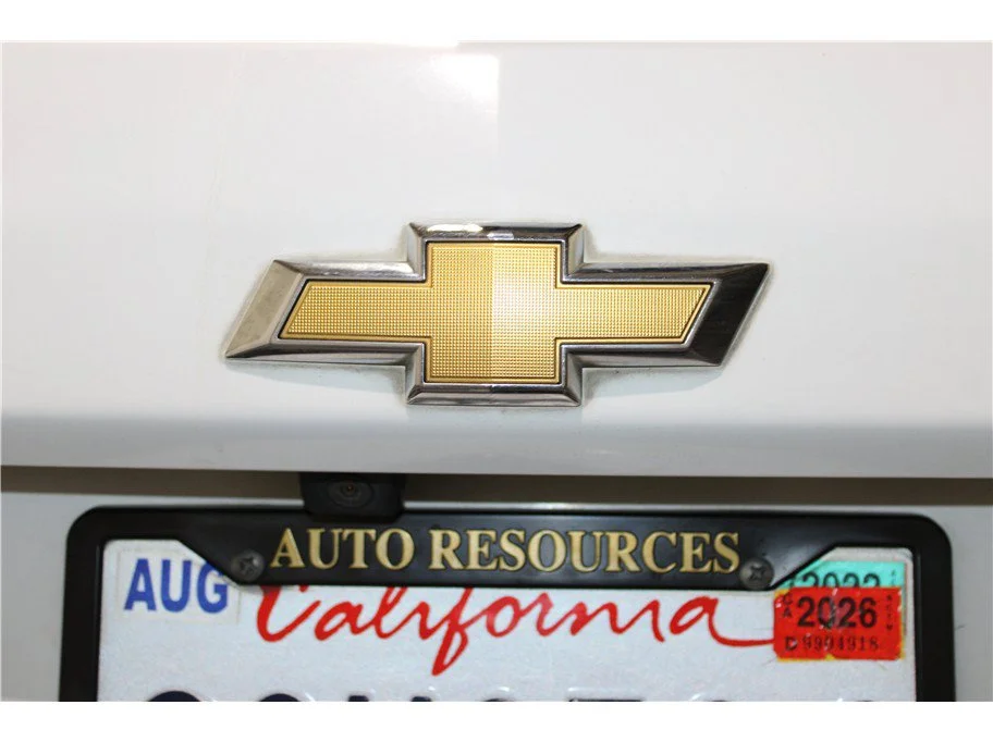 Used 2018 Summit White Chevrolet LT image 17