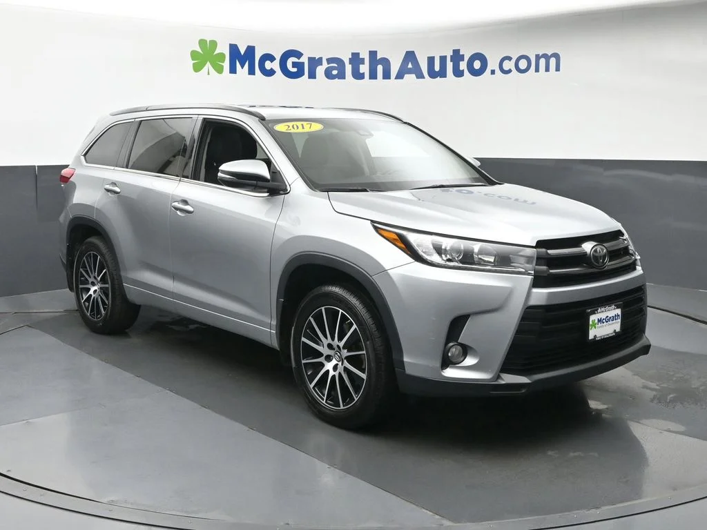 Used 2017 Toyota Highlander SE with VIN 5TDJZRFH2HS409976 for sale in Marion, IA
