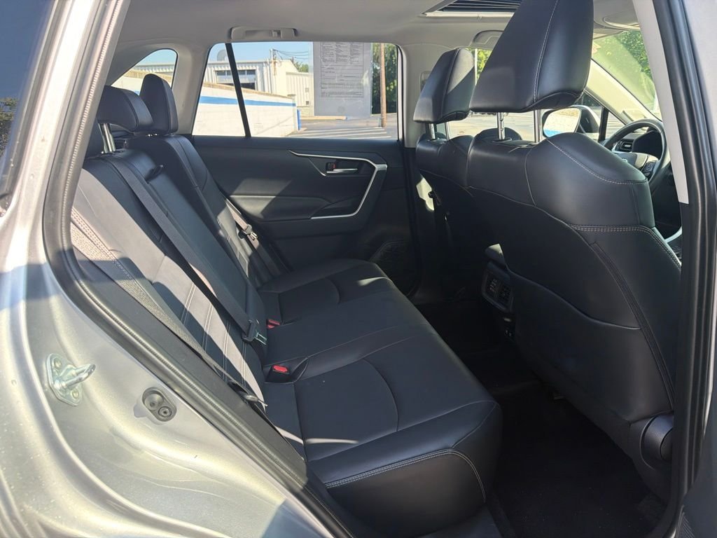 Used 2019 Silver Sky Metallic Toyota XLE Premium image 23